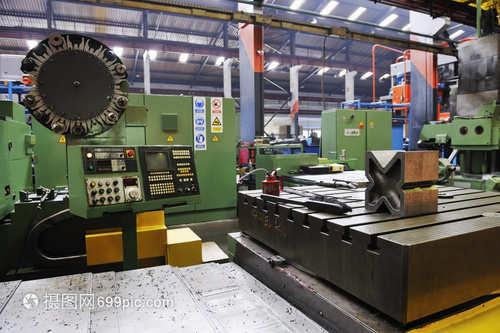 鋼鐵機械零件銷售 現(xiàn)代工廠室內(nèi)大廳的專業(yè)設(shè)備展示